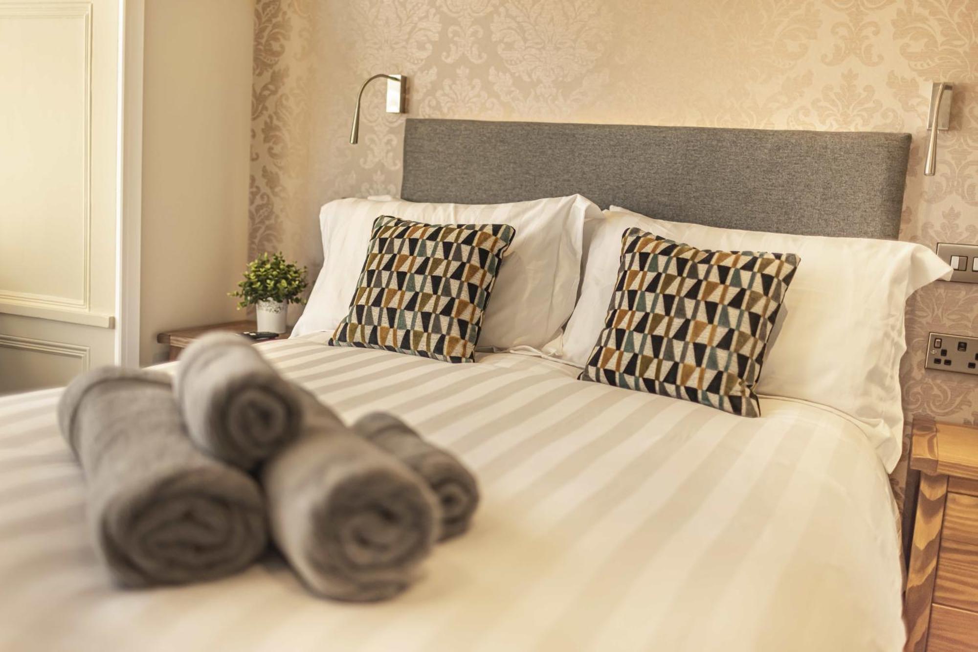 Rooms At The Vault Бъкстън Екстериор снимка