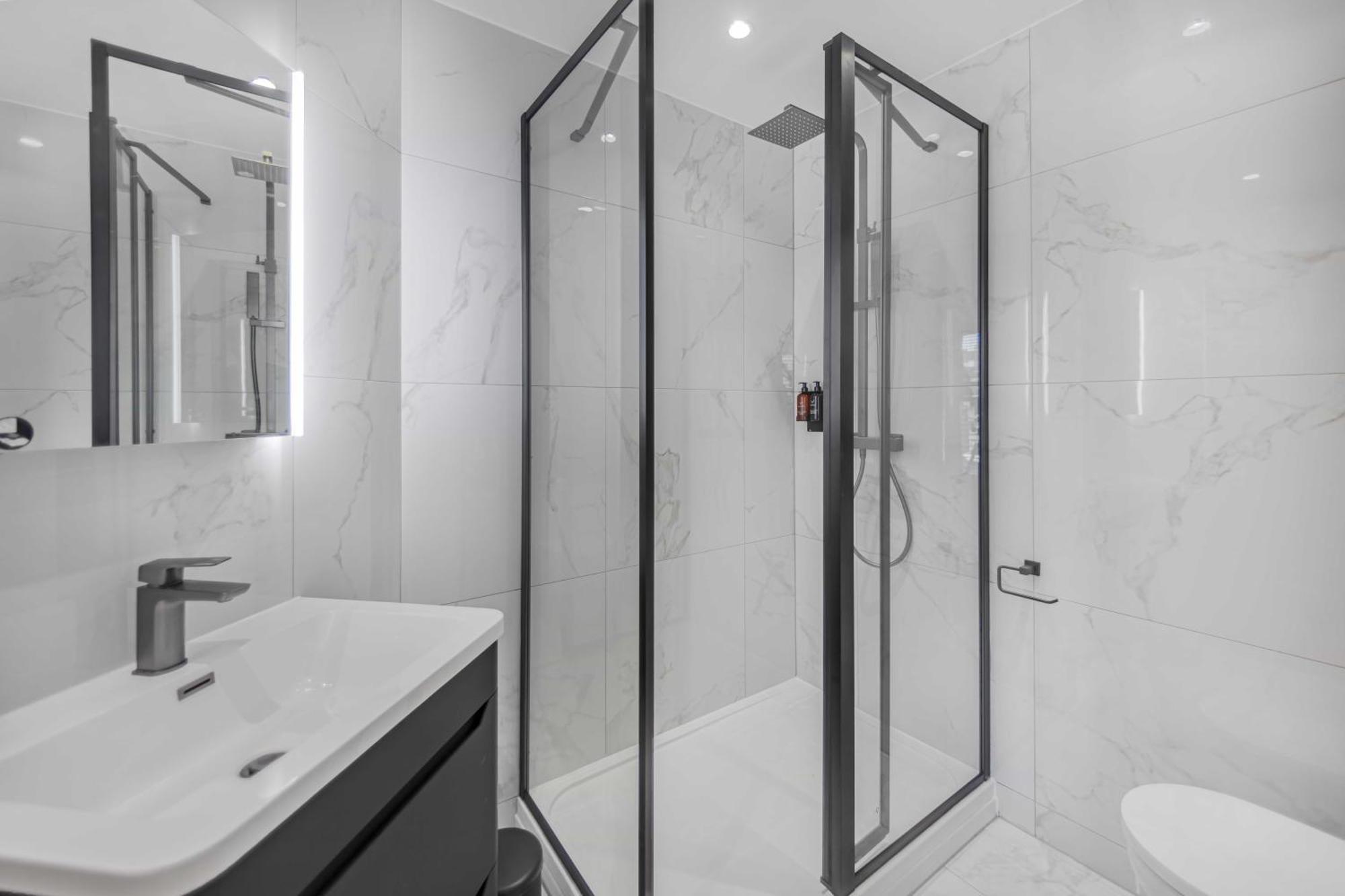 Rooms At The Vault Бъкстън Екстериор снимка